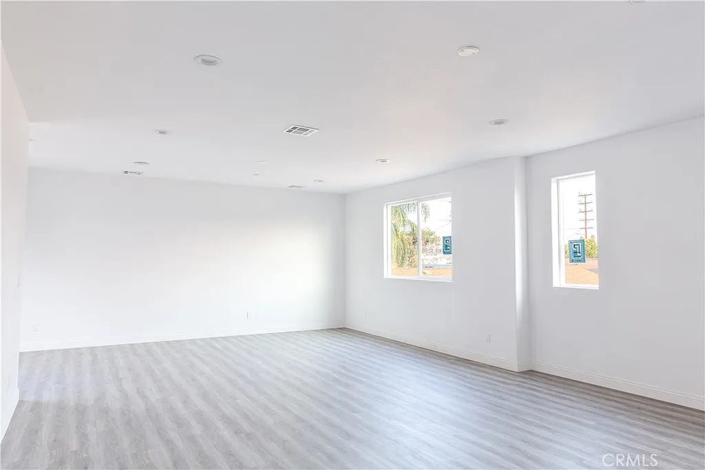 4 bed, 2438 sqft, $4,850 — Photo 4