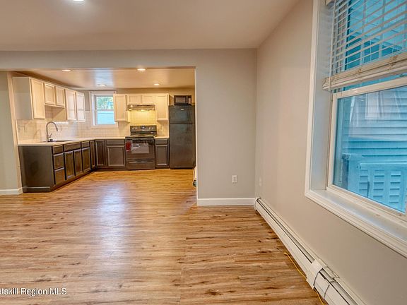 5th image of 80 Yeoman St APT 2