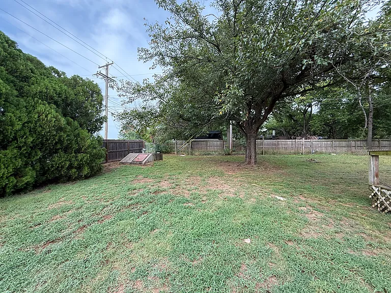 1623 E McElroy Pl — Photo 13