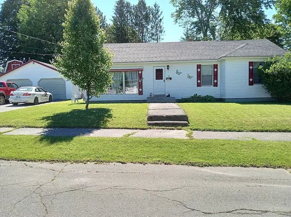 33 Birch St, East Millinocket, ME 04430