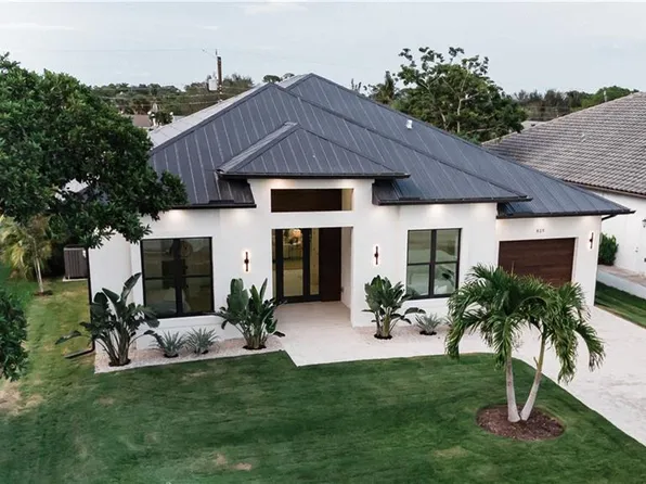 825 105th Ave N, Naples, FL 34108