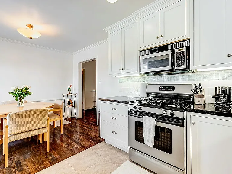 1254 Devon Ave #1254 — Photo 8