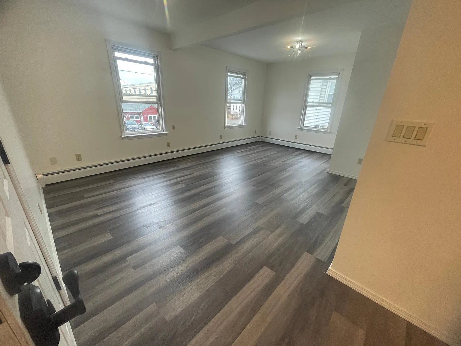 628 E Main St — Photo 4