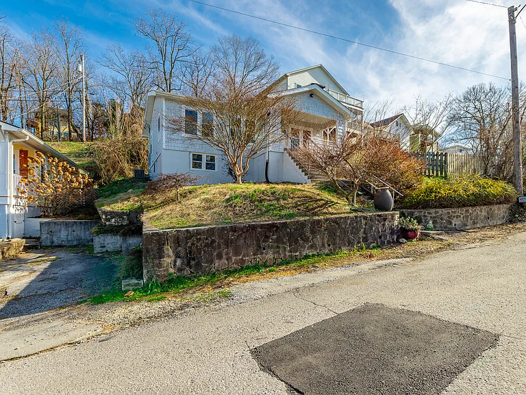 516 Moonhollow Ln — Photo 3
