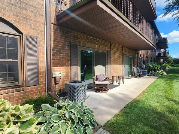 1360 Kimberly Ridge Rd APT 111, Bettendorf, IA 52722