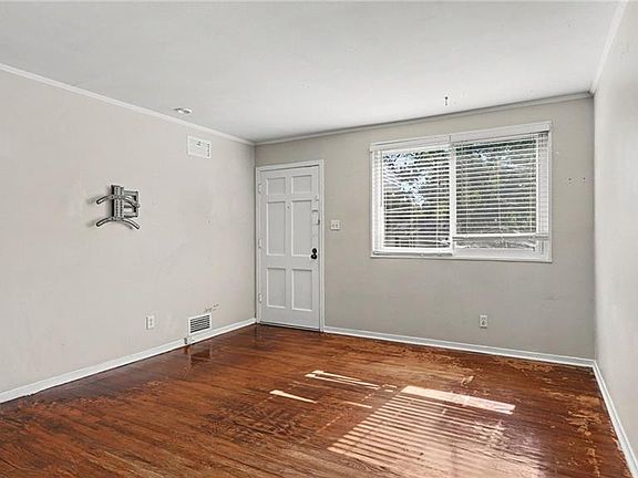 4th image of 519 Overlook St