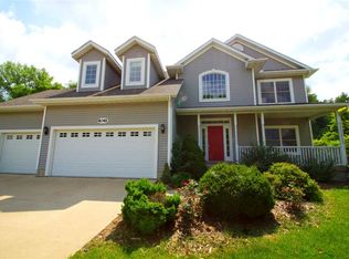 4041 Chris Ct, Bettendorf, IA 52722