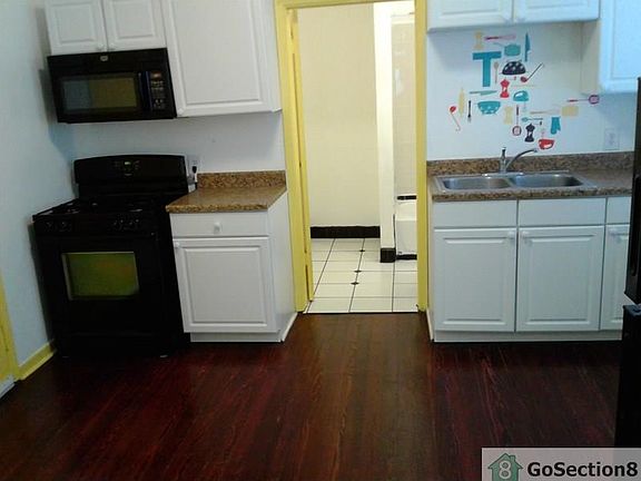 3rd image of 1923 N Interstate 35 APT 3