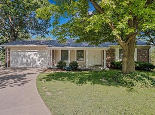 204 Falling Leaf Dr, Saint Peters, MO
