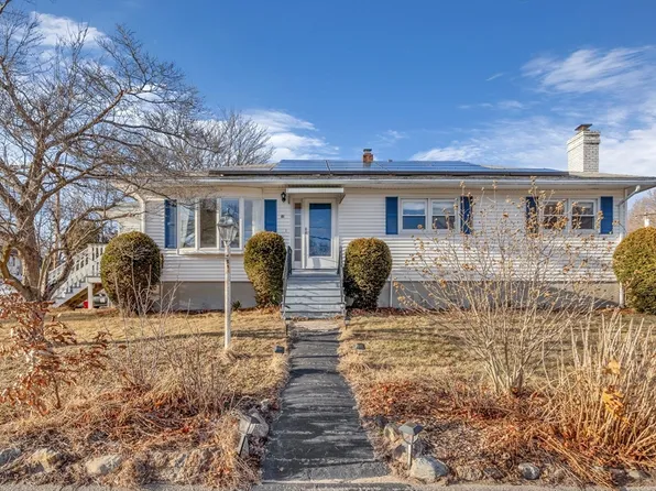 38 Pembroke Dr, Lawrence, MA 01843