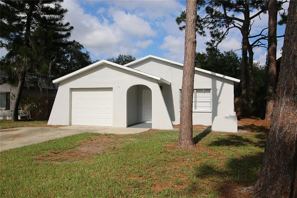 3 bed, 2.0 bath, 1200 sqft, $2,200 — Photo 1