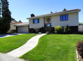 1225 Summit Dr, Sidney, NE 69162