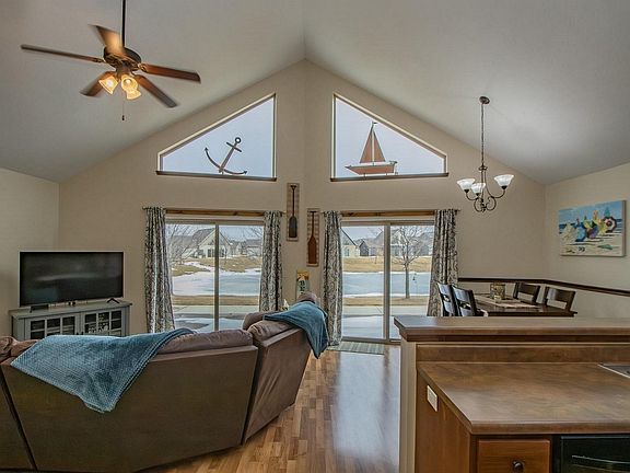 3rd image of 290 240th Ave #18