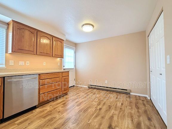 4th image of 9228 50th Ave NE #1
