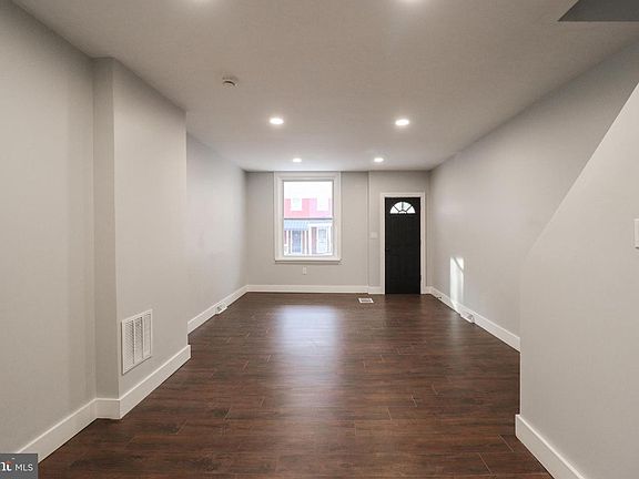 5th image of 427 Muench St