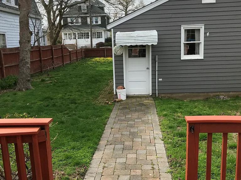 82 Hennessey St — Photo 13