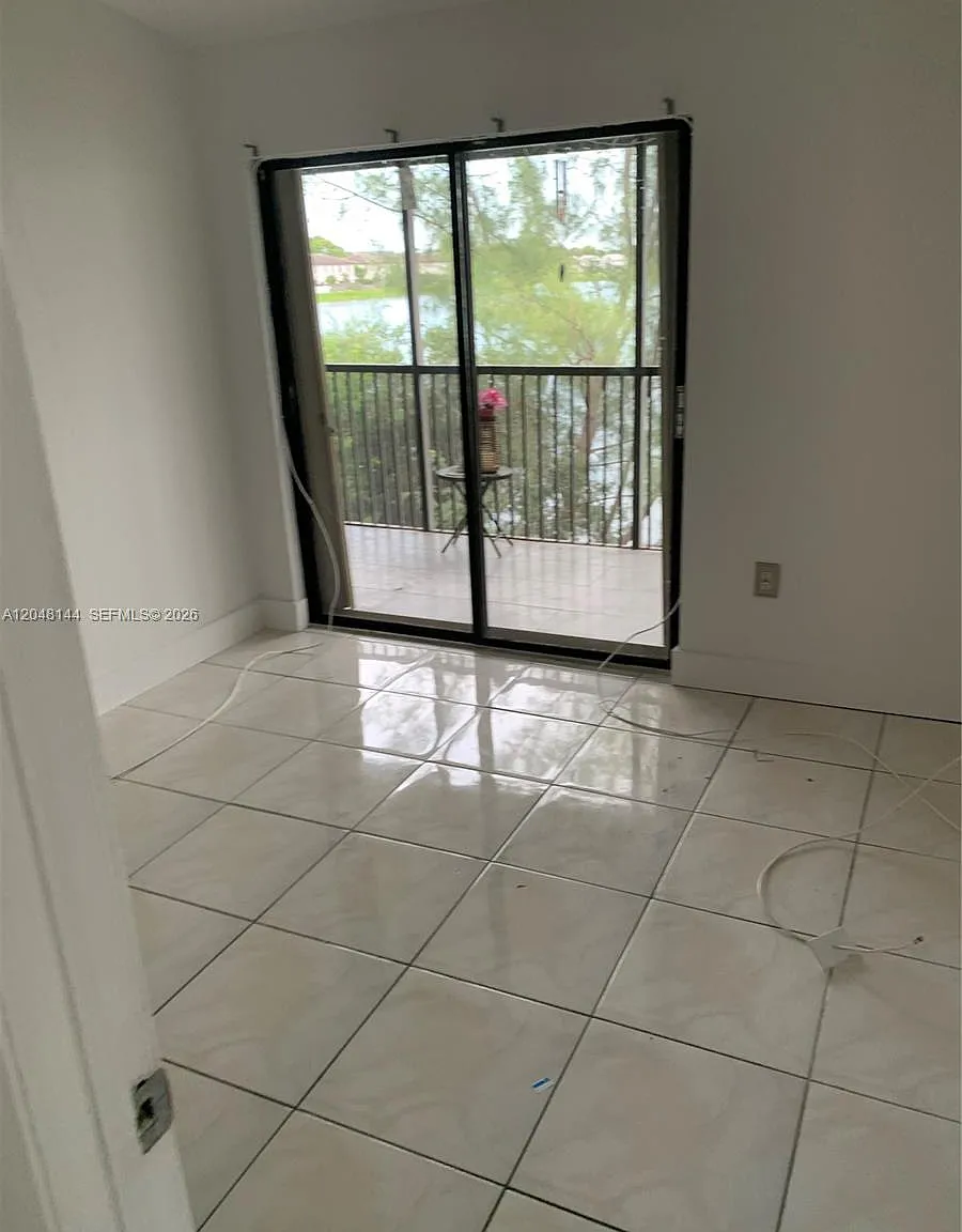 Carmel Lakes Condo No 6 — Photo 4