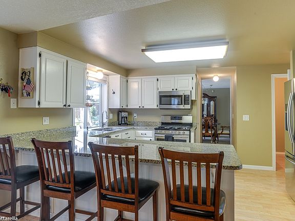 3rd image of 11489 SW Twin Park Pl
