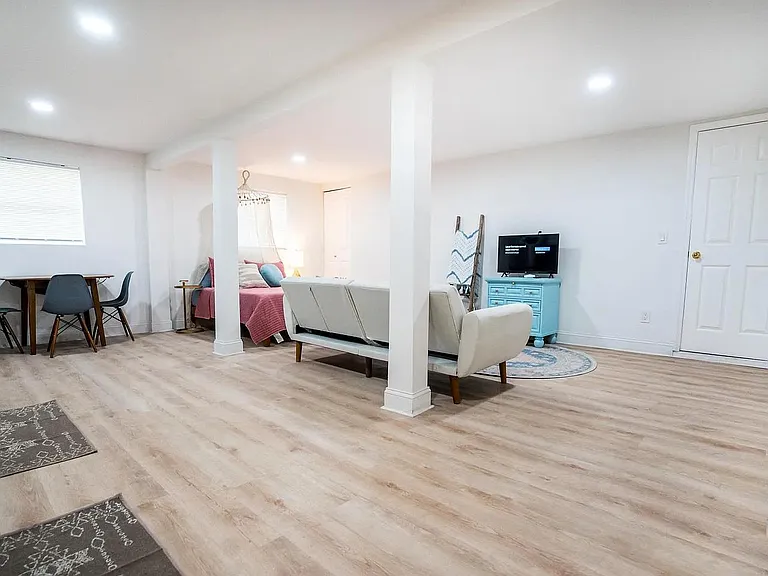 2203 Myra St #3 — Photo 8