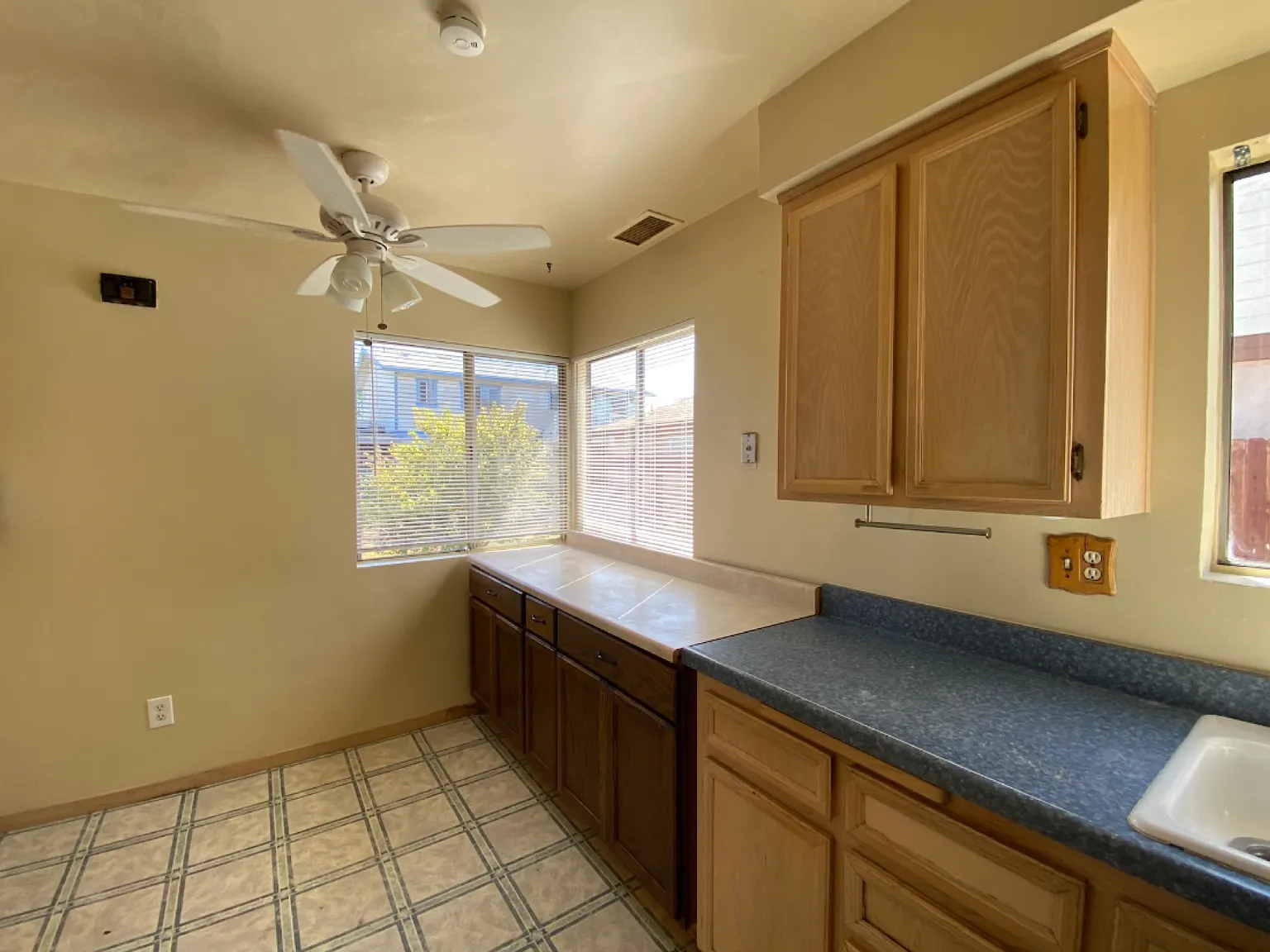3 bed, 1450 sqft, $3,695 — Photo 3