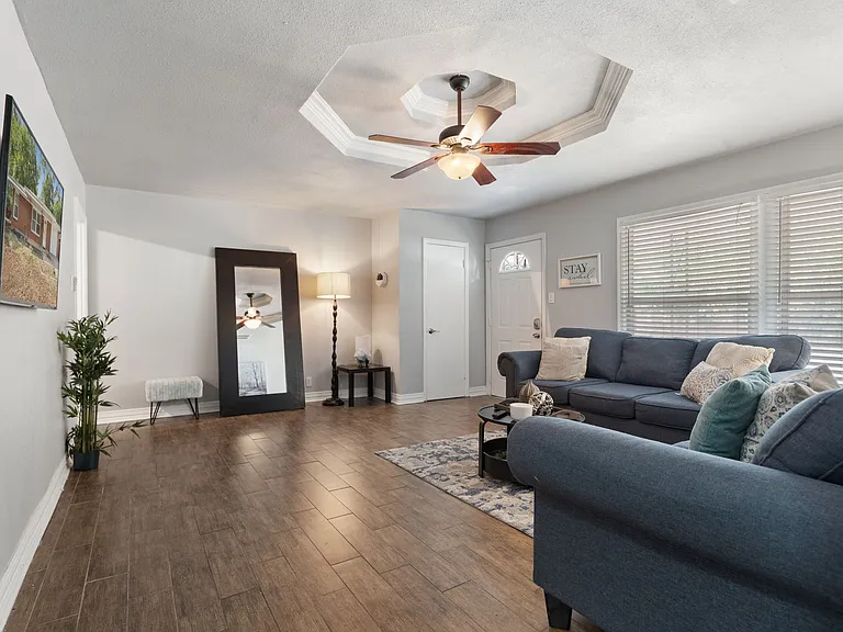 6418 Onyx Dr N — Photo 18