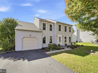 19 Diamond Dr, Newtown, PA 18940