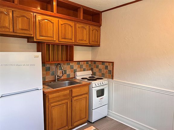 5th image of 223 S J St APT 2