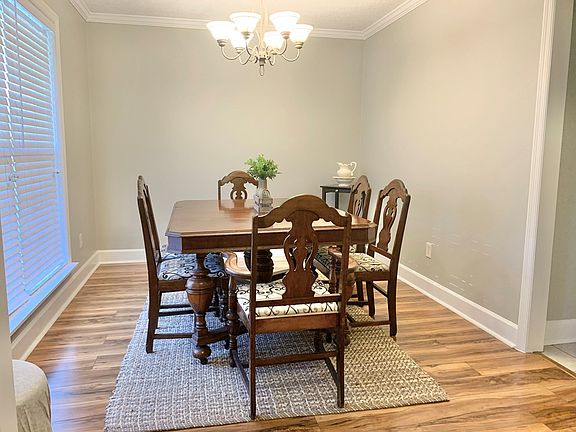 3rd image of 174 Edinborough Dr