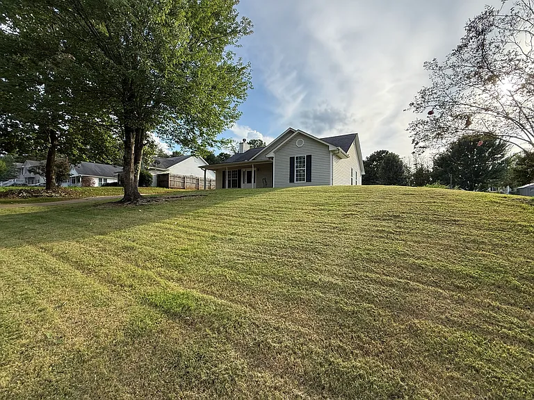 5115 Twin Oaks Ln — Photo 2