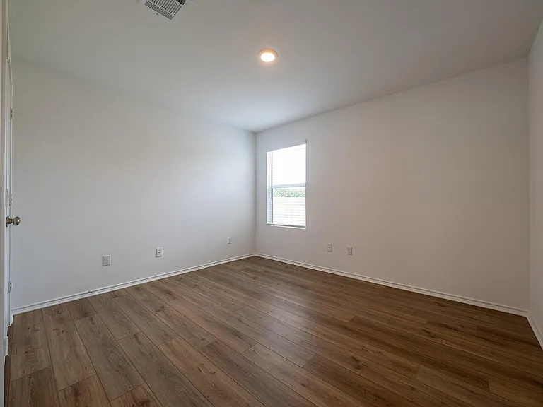 702 Silver Springs Bnd — Photo 13