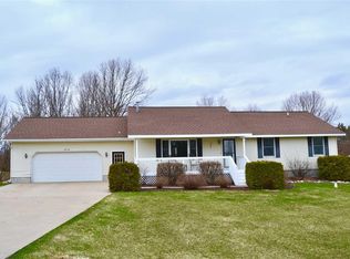 9174 Mockingbird Ln, Cadillac, MI 49601