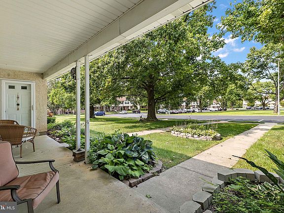 3rd image of 294 Carlyn Ct
