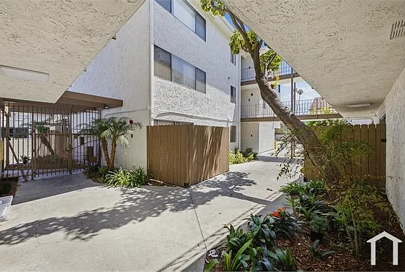 1922 S Hobart Blvd #12 — Photo 15