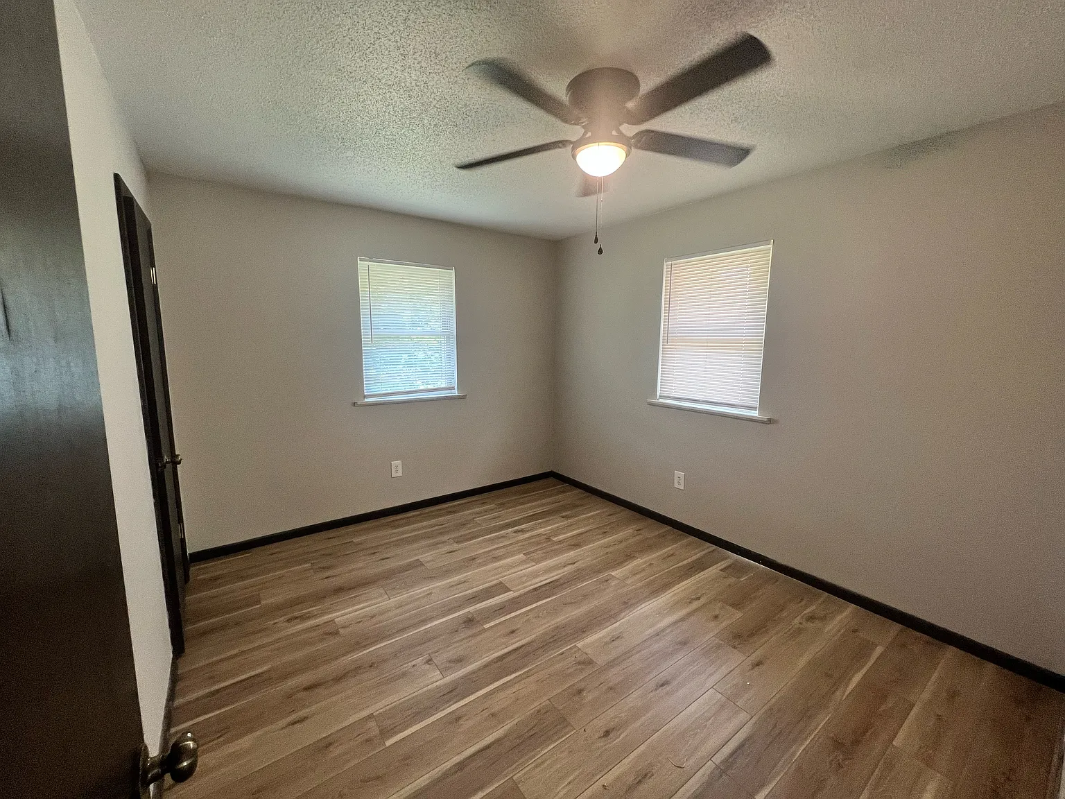 2 bed, 1.0 bath, $825 — Photo 4