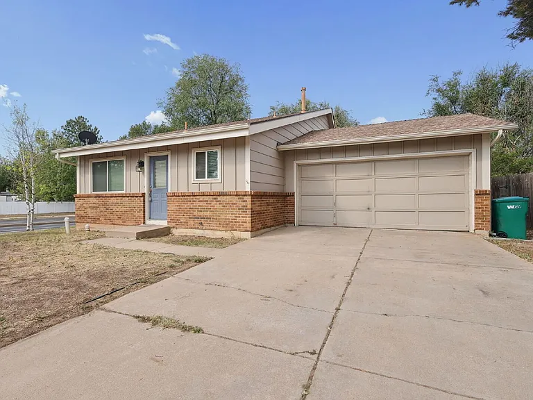 2390 Middleton Ct — Photo 1
