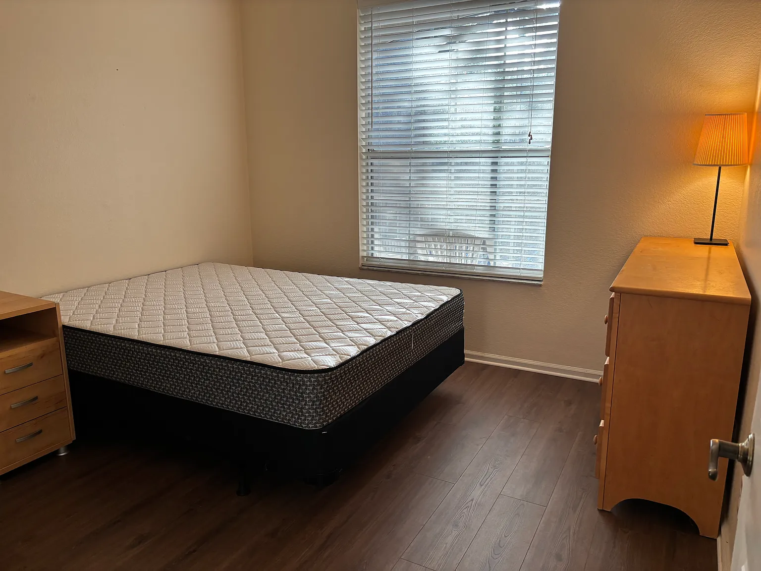 2 bed, 1050 sqft, $900 — Photo 1