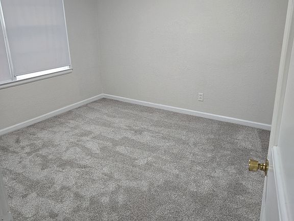 4th image of 2425 S Ellis Ave #2425