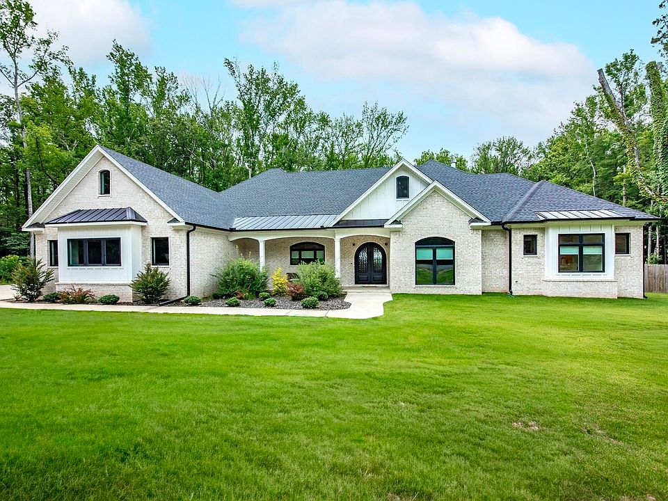 1st image of 29 Woody Ln