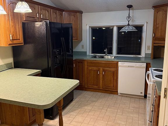 4th image of 215 E College Ave #B