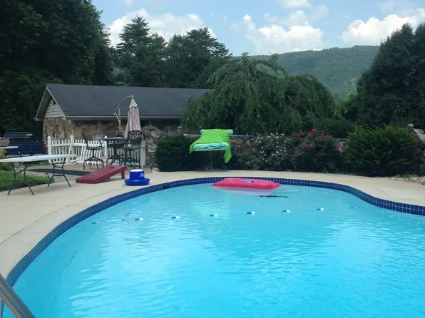 10050 Miller Rd, Soddy Daisy, TN 37379