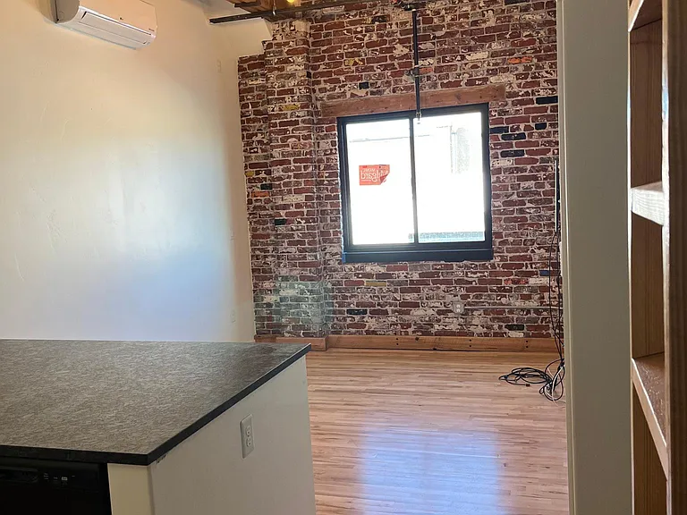 430 SW 6th St #8 — Photo 3