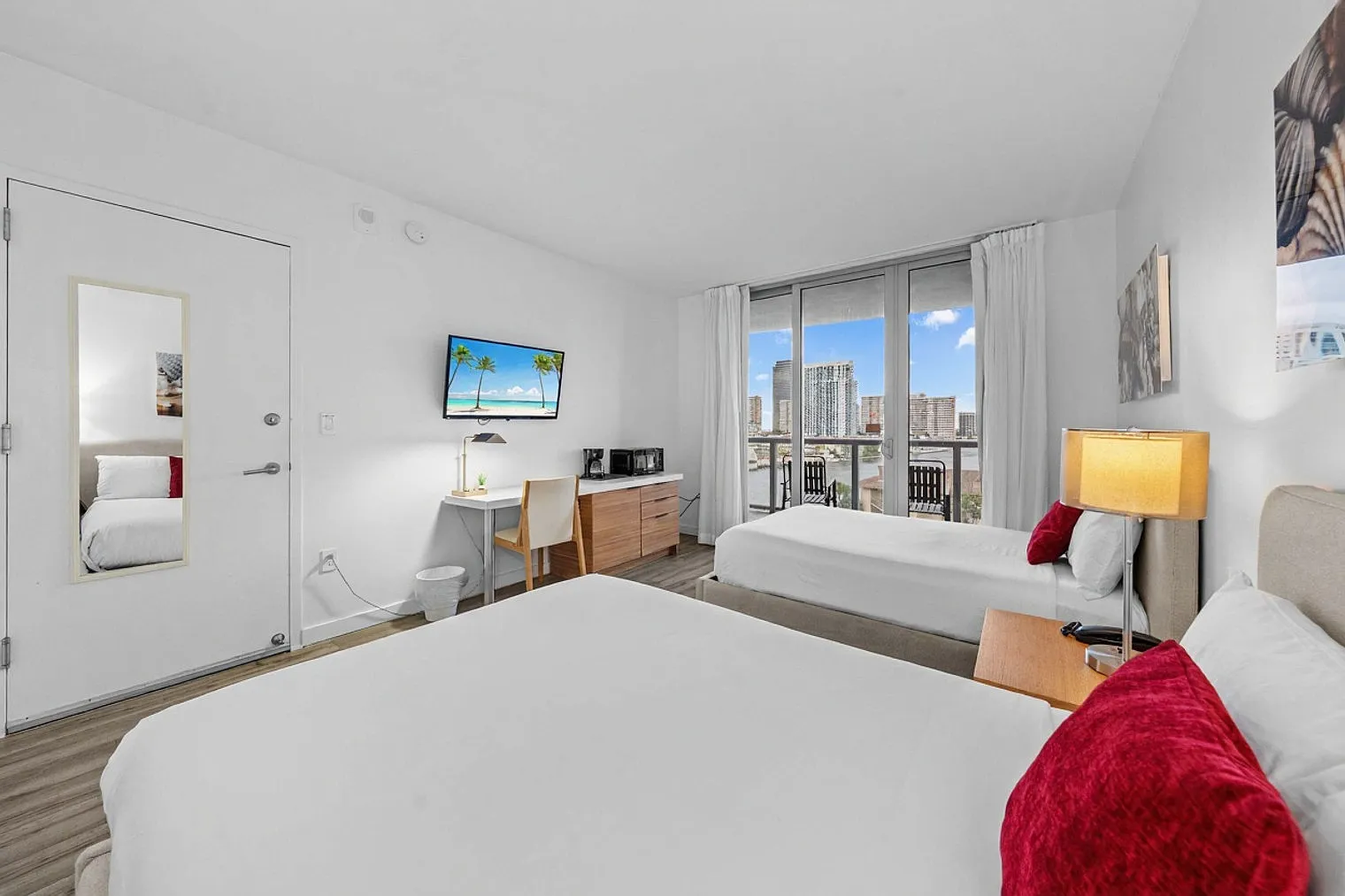 2 bed, 2.0 bath, 699 sqft, $5,100 — Photo 4