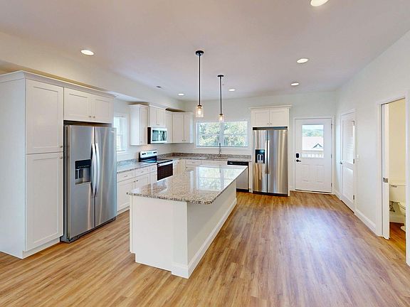 4th image of 1503 Forest Ave #1513F