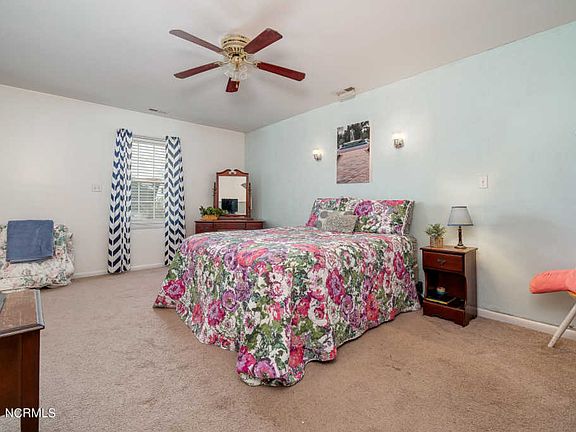 5th image of 1609 Evans St