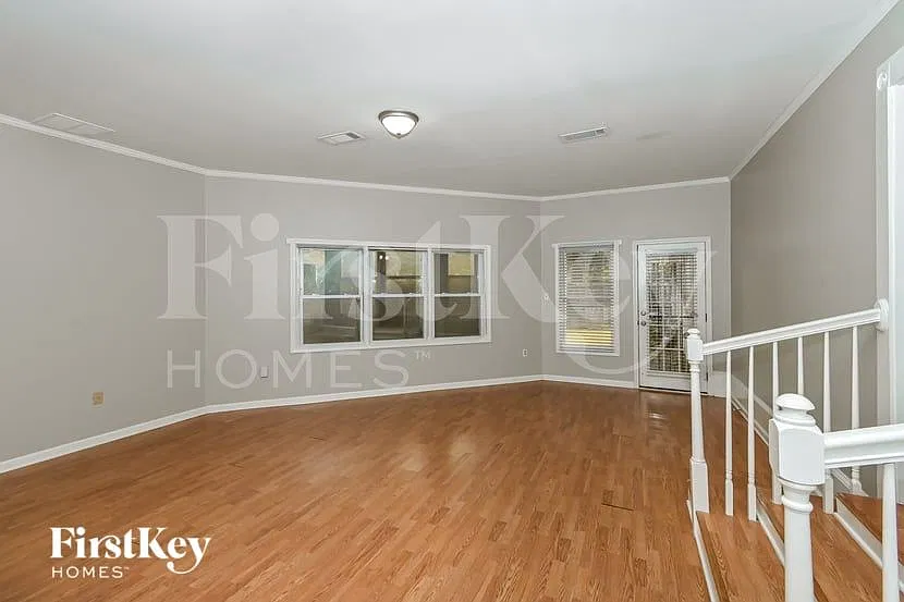 4 bed, 2.5 bath, 2084 sqft, $1,880 — Photo 2