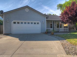 1715 Blue Moon Ln, Grants Pass, OR 97527