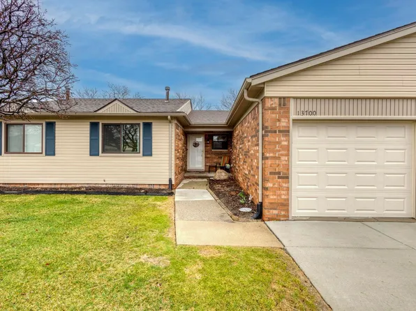 13700 Villa Pointe Dr, Warren, MI 48088