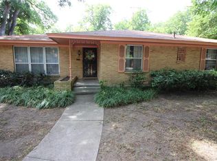 223 W Willingham St, Cleburne, TX 76033
