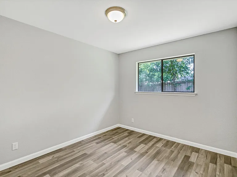 505 Old West Dr #B — Photo 14