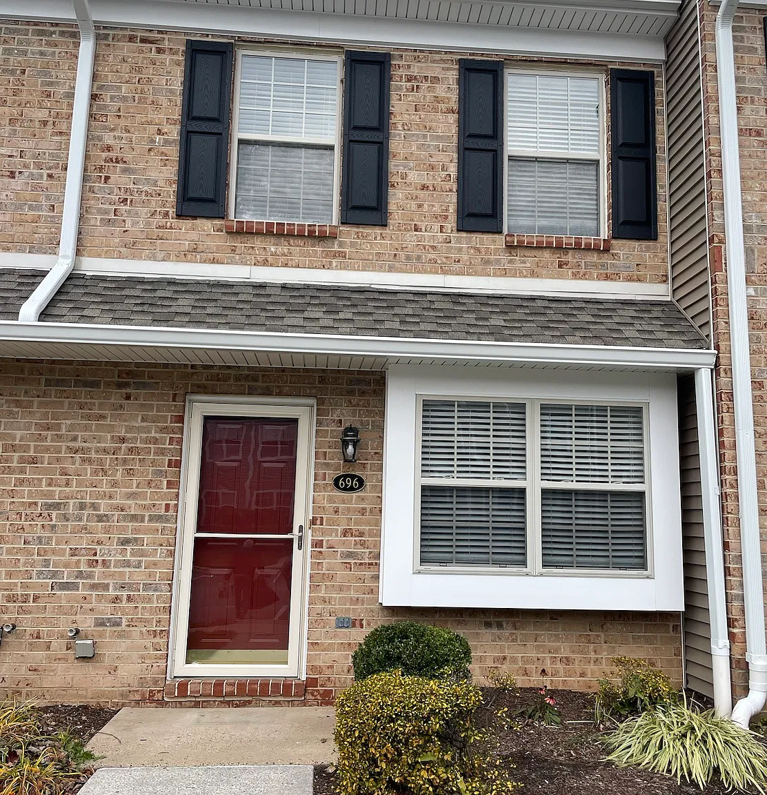 2 bed, 1.5 bath, 1200 sqft, $2,400 — Photo 1